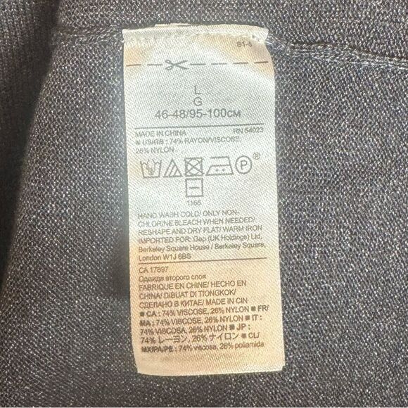 Banana Republic Gray Ruffle Sleeve Top - Picture 4 of 4